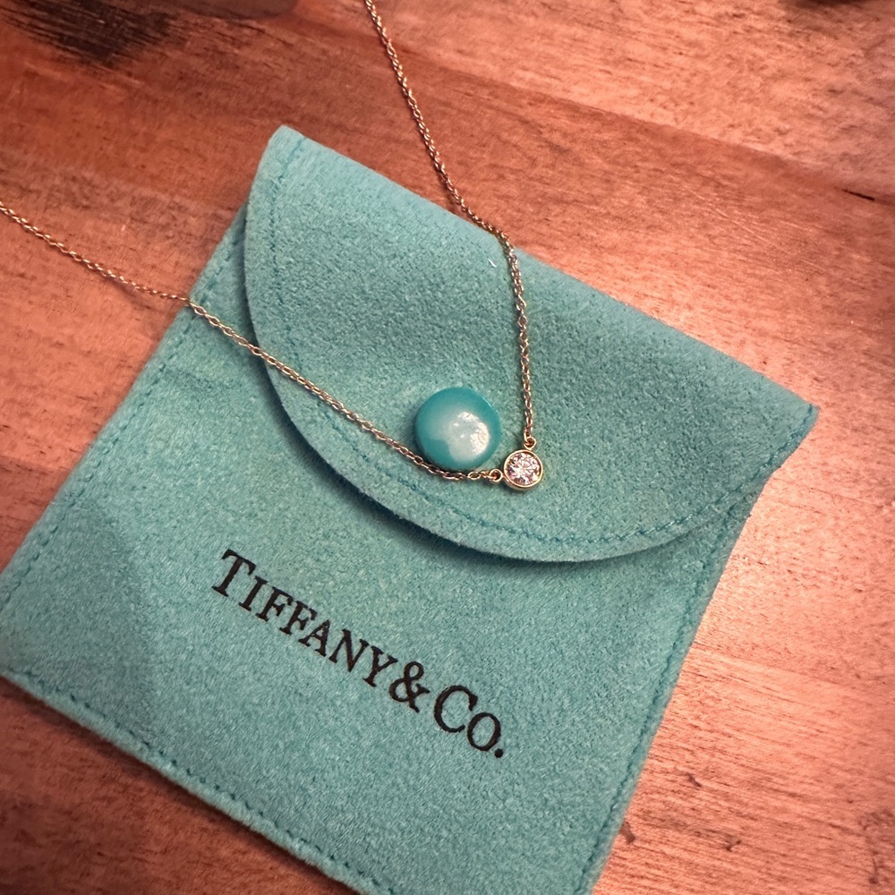 Elsa Peretti®
Diamonds by the Yard® Single Diamond Pendant - Picture 6 of 12